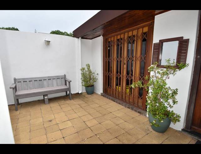 2 BEDROOM TOWNHOUSE FOR SALE IN HYDE PARK